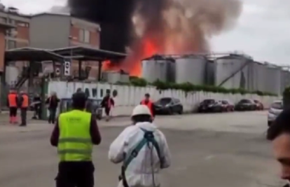 Velik požar u talijanskoj tvornici alkoholnih pića: Zahvatio je 15 objekata, evakuirali područje