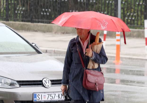 Šibenik: U Šibeniku pada kiša