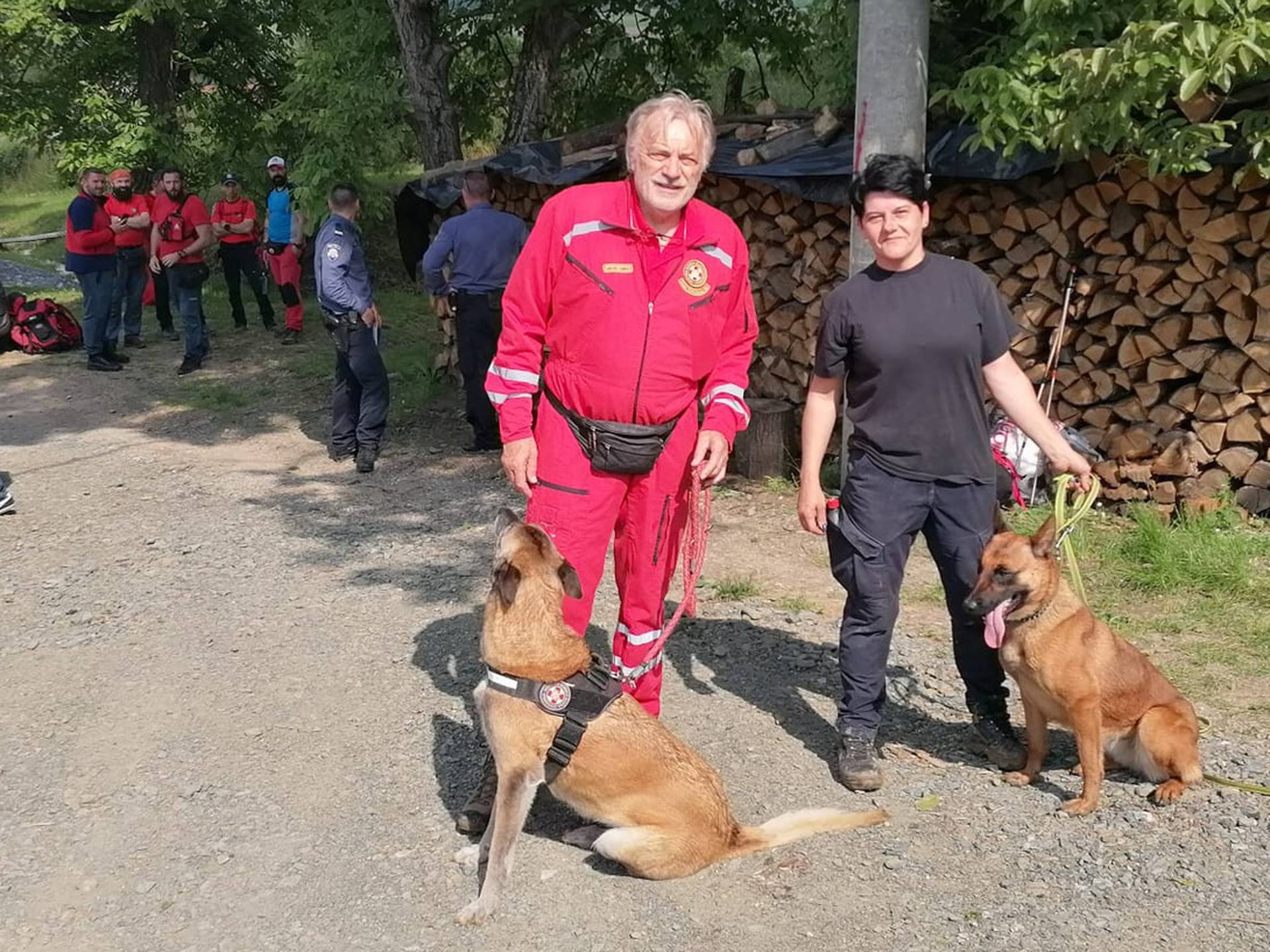 Policijski pas pronašao nestalu ženu u šumi kod Pleternice!