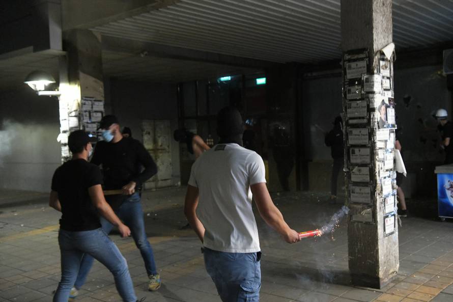 Valjevo: Grupa maskiranih muškaraca u prosvjedu zapalila prostor Gradske uprave