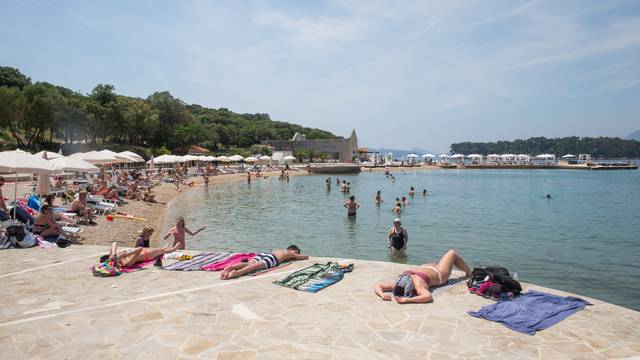 Turisti na plaži u Dubrovniku pronašli su mrtvog muškarca