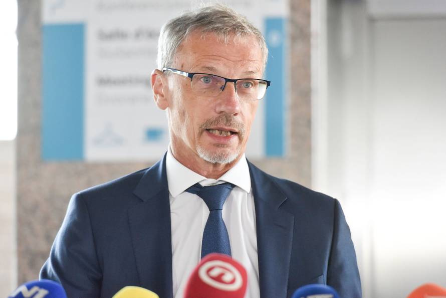 HNB bankama: Da ste odmah prestali naplaćivati klijentima skuplje 'minuse' na računima