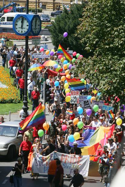ARHIVA - Zagreb: Povorka ponosa LGBTIQ osoba Zagreb Pride 2007 pod geslom  Svi na Pride! Sve na Pride!