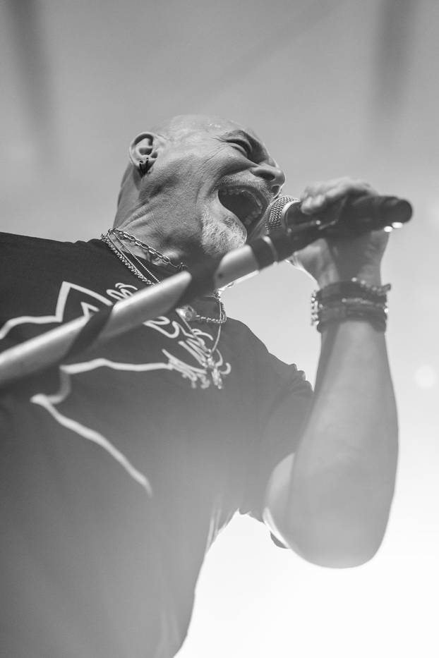 Županja: 13. božićni koncert Opće Opasnosti i prijatelja