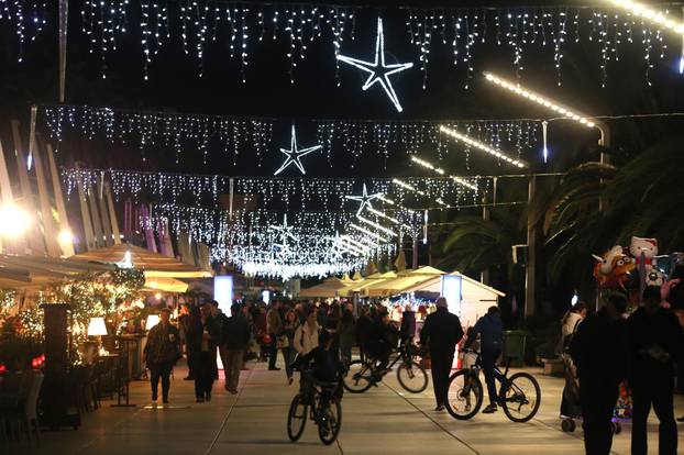 Split: Paljenjem prve adventske svijeće započeo Advent u gradu