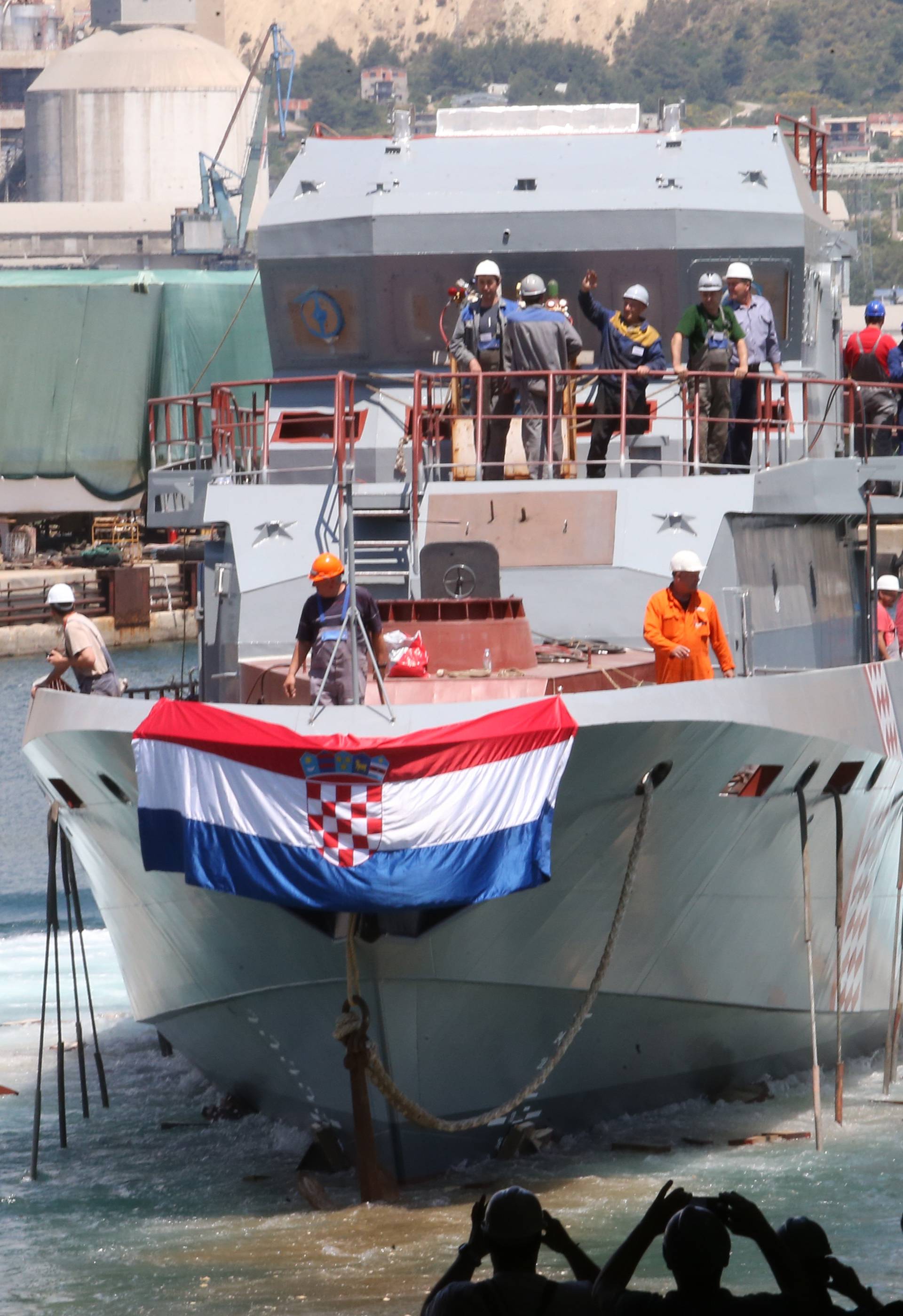 Porinuli su prvi od pet brodova koje će koristiti Obalna straža