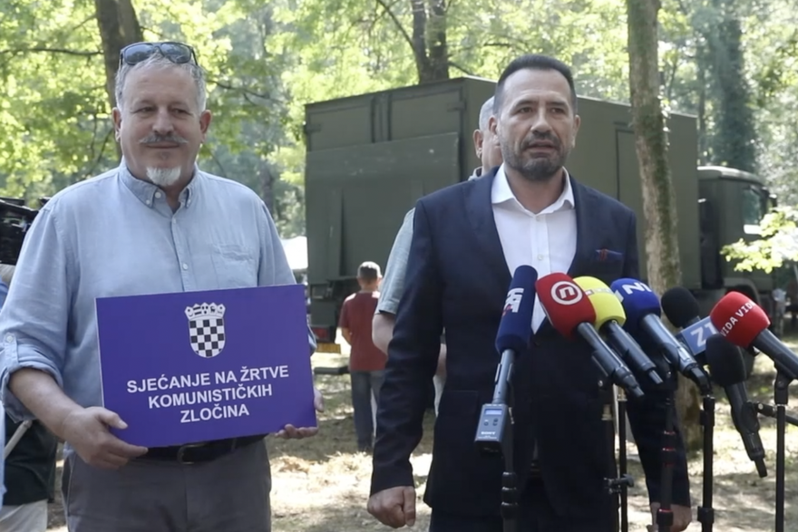 Igor Peternel dao izjavu za medije na Obilje&zcaron;avanju Dana antifa&scaron;isti&ccaron;ke borbe u Brezovici