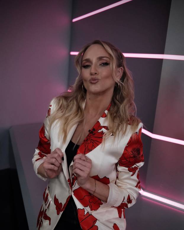 FOTO Napravila gaf uživo koji je obišao Europu. Atraktivna TV voditeljica ljubi Kovačeva šefa