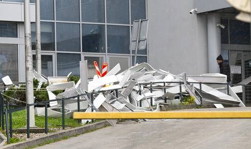 FOTO Pogledajte kako je vjetar sru&scaron;io nadstre&scaron;nicu KBC-a Rebro