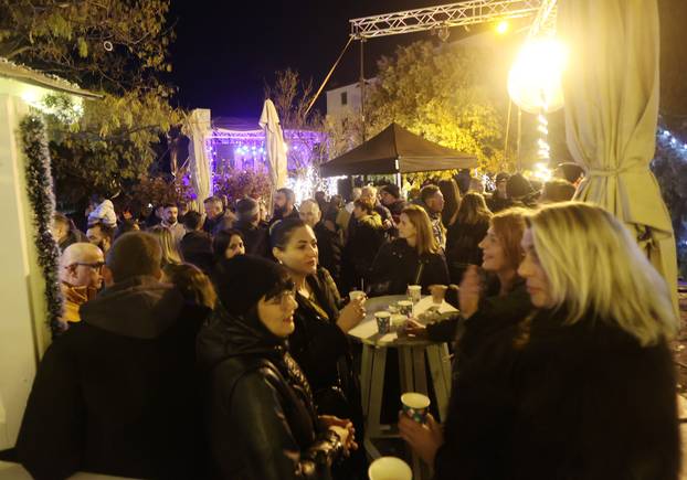 Šibenik: Šibenska Adventura zapo?ela koncertom Parnog valjka u perivoju Roberta Visianija