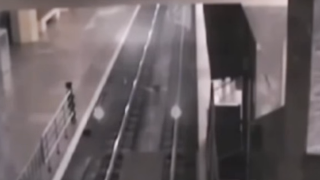 Misteriozna snimka iz Kine: Je li ovo vlak na stanici ili duh?