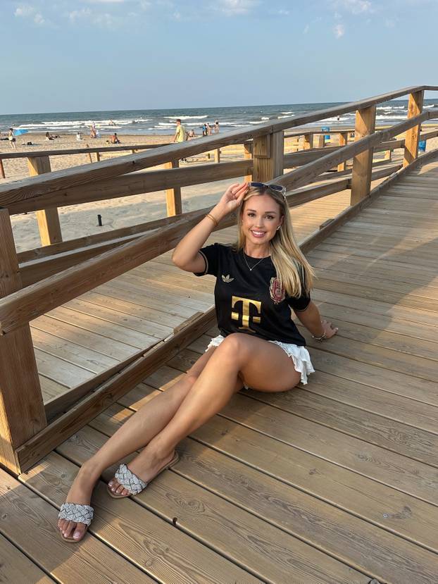 FOTO Pradjed joj je nogometna legenda. I ona ima masu fanova