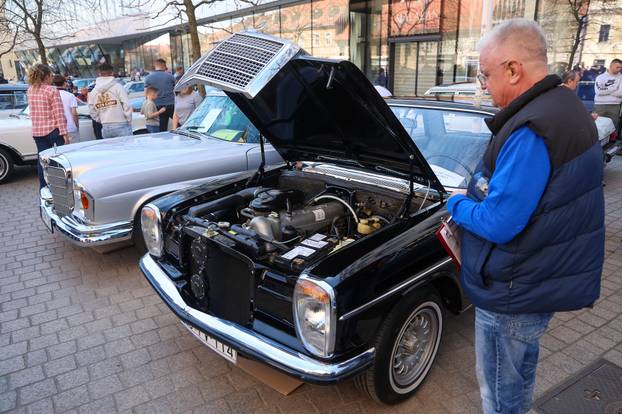 Zagreb: Na Europskom trgu održana je izložba oldtimera