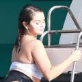 Selena Gomez skinula se u badić i pokazala obline: Društvo su joj pravili Beckham i Nicola Peltz