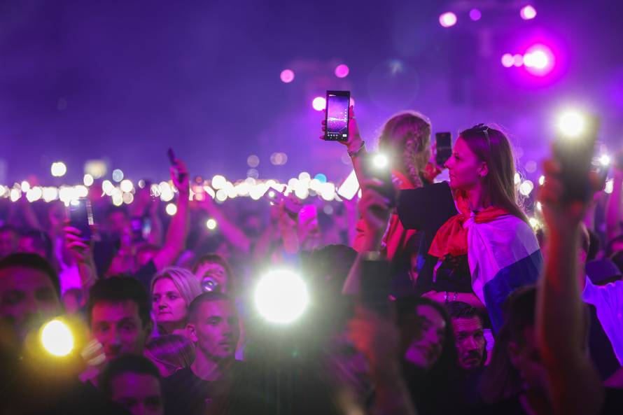 Obožavatelji na velikom koncertu Marka Perkovića Thompsona u Sinju