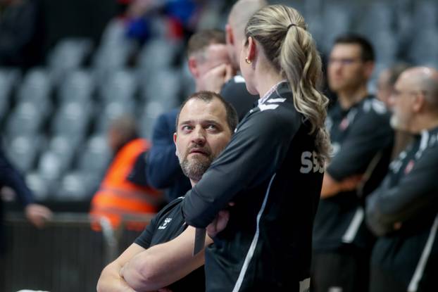 Zadar: Zagrijavanje rukometaša prije početka prijateljske utakmice između Hrvatske i Švicarske