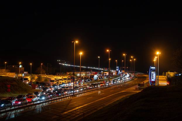 Brinje: Velika kolona vozila ispred tunela na autocesti A1 