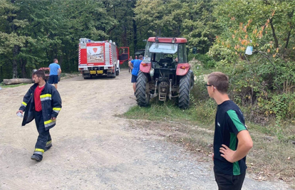 Sletjeli traktorom i poginuli: U šumi smrtno stradali otac i sin