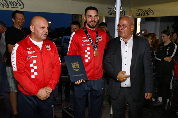 FOTO Pogledajte svečani doček Veočića nakon osvajanja bronce na Svjetskom prvenstvu u boksu