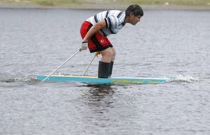 Rus je ponosan izumitelj skija za hodanje po vodi