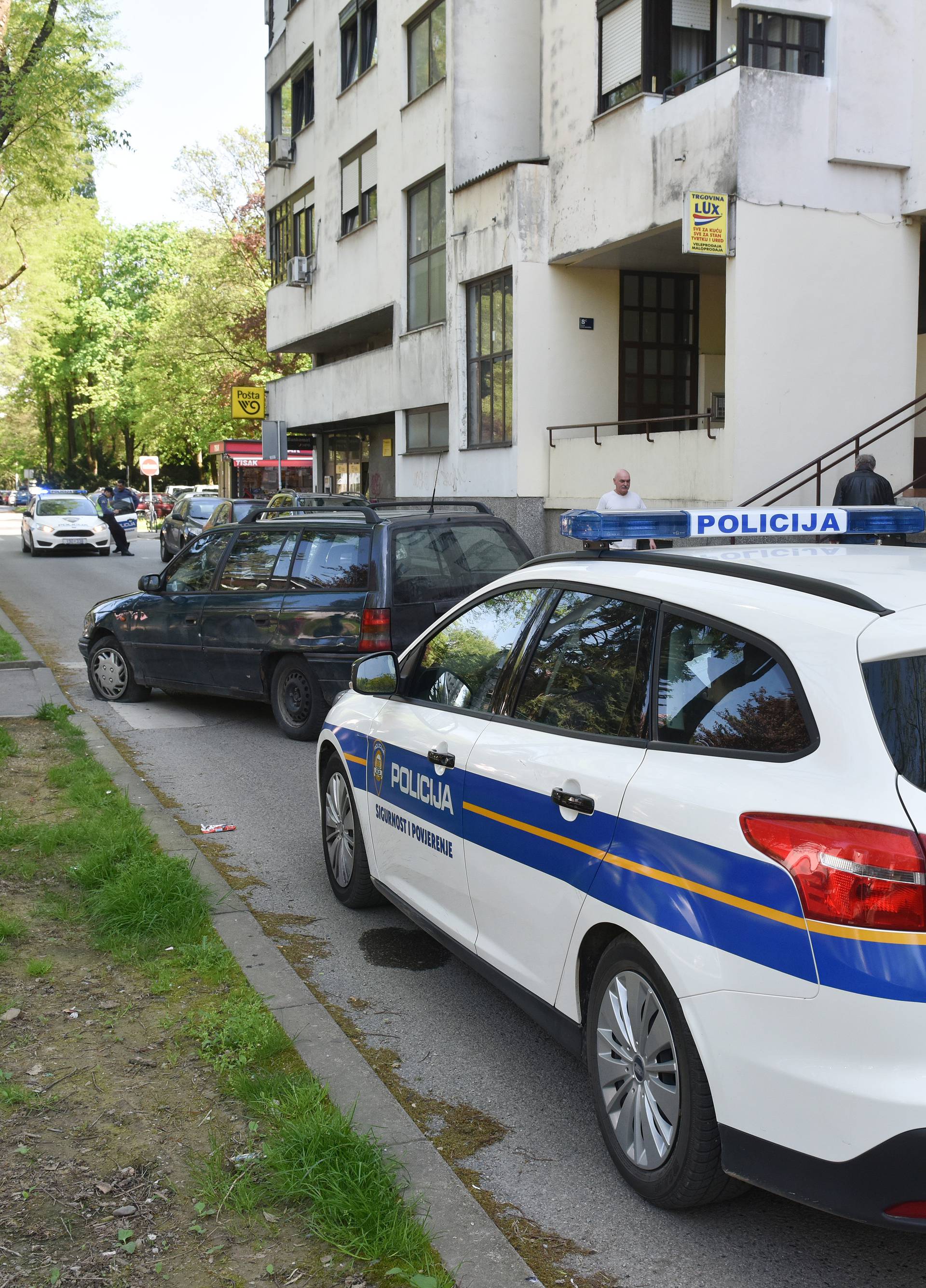 Pred školom u Folnegovićevom naselju potuklo se 20-ak ljudi