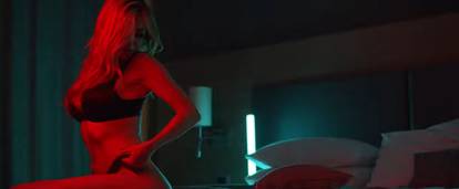 Vrući spot Lidije Bačić: Izvijala se u hotelskoj sobi u tangama
