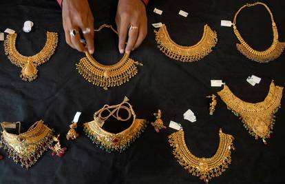 Cijene zlata prvi put probile 4000 dolara. Evo što pokreće ovaj nezapamćeni skok