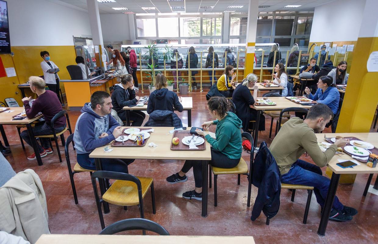 Jako kaskamo za trendovima: Pohani sir i brokula na lešo nisu vegetarijanski obroci...