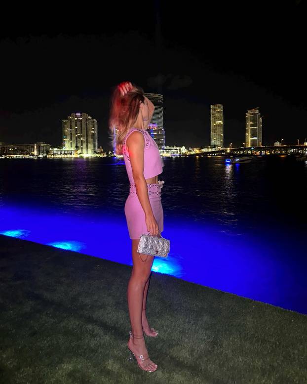 FOTO Teniska zvijezda uhodi poznatu Ruskinju! 'Stalno se javlja i zove me na spoj...'