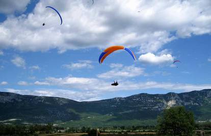 Pokraj Učke je pao paraglajder (54) te se teško ozlijedio 