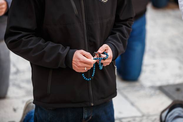 Molitelji su se okupili na Splitskom Peristilu