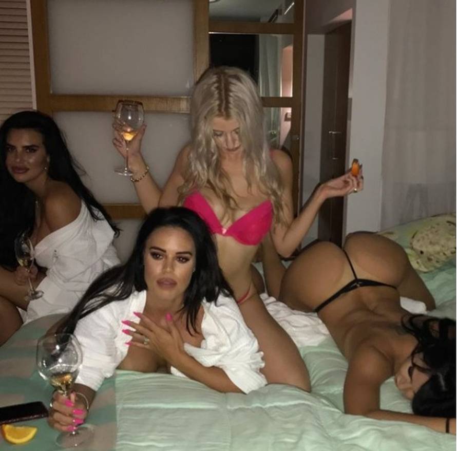 Novi Hefner: Teško mi je, svake večeri spavam s četiri djevojke