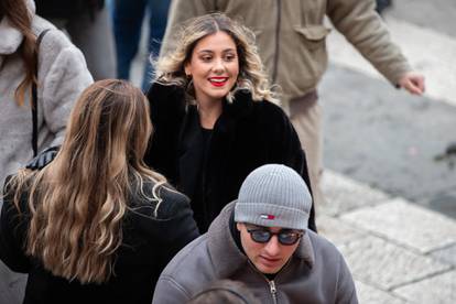 FOTO Blagdanska čarolija na splitskim Prokurativama: Grad pun ljudi, veselje i božićni duh