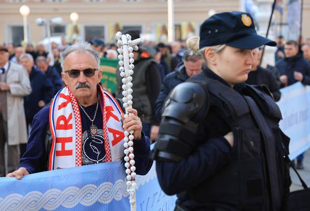 Zagreb: Muška molitva i popratni prosvjed na glavnom gradskom trgu