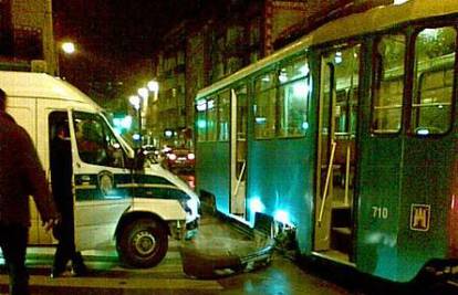 Prometni policajac udario tramvaj službenim vozilom