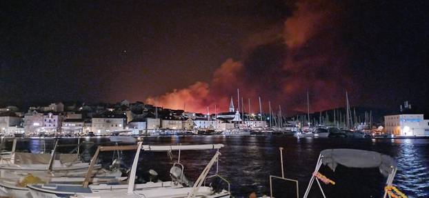 NESTVARNE SCENE Pogledajte kako izgleda nebo iznad Brača. 'Slušajte upute službi...'