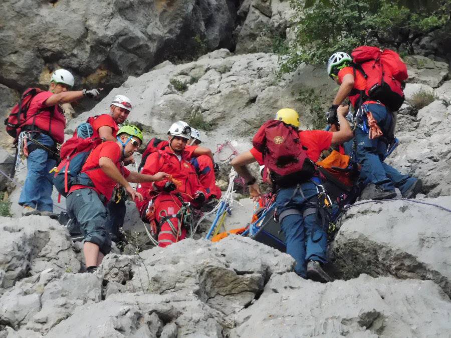 Kamen mu oštetio uže: Na Paklenici pao penjač i poginuo