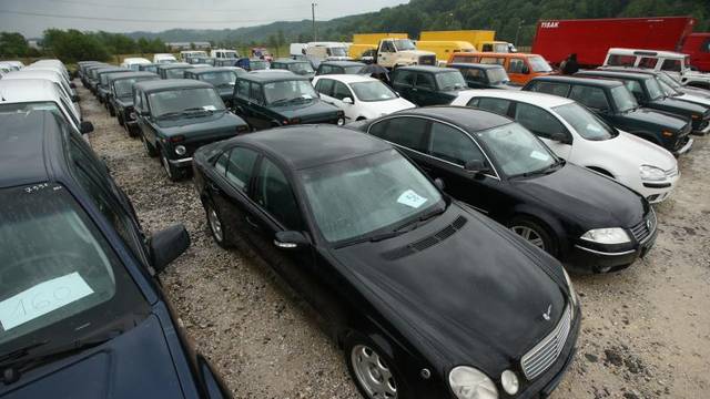 Država u subotu na javnoj dražbi prodaje čak 276 vozila