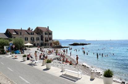 FOTO Terme Jadran: More je na skoro 30 stupnjeva, ovo su plaže gdje ćete se ipak osvježiti