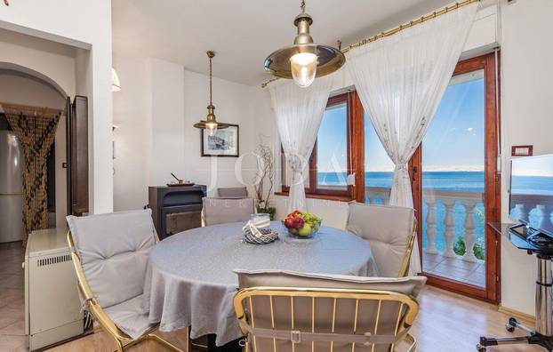 FOTO Netko u Hrvatskoj prodaje kuću na samoj obali: 'Spaja se s morem.' Cijena će vas iznenaditi