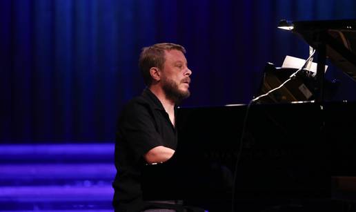 Matija Dedić posljednji nastup imao je prije mjesec dana, a u publici ga je bodrila mama Gabi