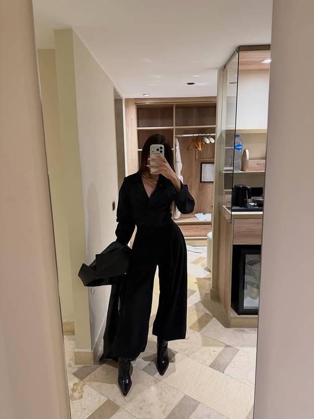 FOTO Tko je ova tajanstvena ljepotica? Društvene mreže gore zbog fotki u oskudnom bikiniju