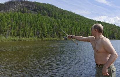 Vikend s dečkima na 'ribičiji': Putin ulovio 21 kg tešku štuku