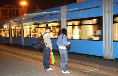 Pješakinja smrtno stradala u naletu tramvaja na Mihaljevcu