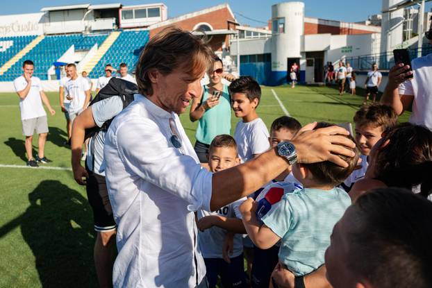 Luka Modrić družio se s djecom iz omladinskog pogona Zadra