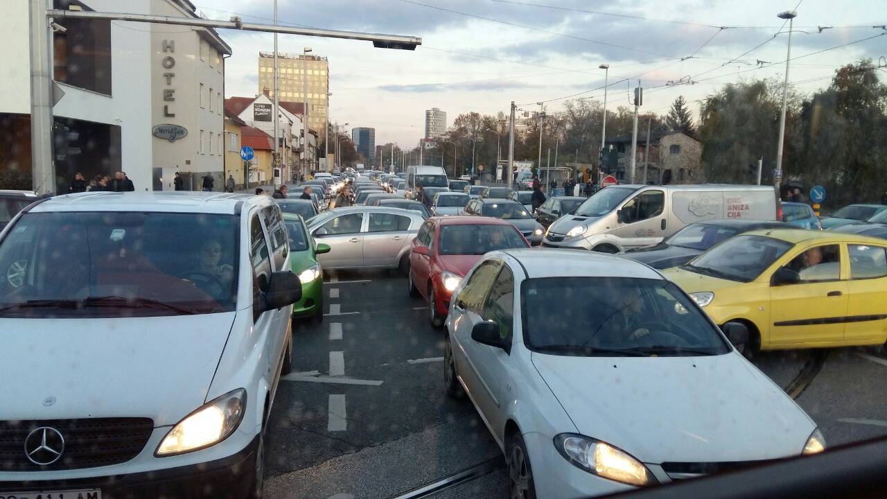 Nitko se nije micao: Neviđen kolaps na Držićevoj u Zagrebu