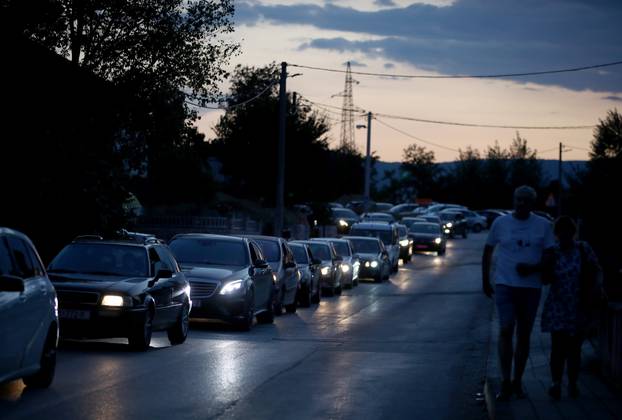 Kilometarske kolone na ulasku u Imotski gdje se održava koncert Bulića, Zečića i Thompsona