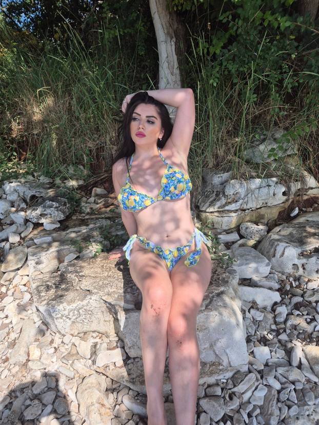 FOTO Sjećate li se Stele iz Ljubav je na selu? Pogledajte kako sad izgleda, pozirala je golišava...