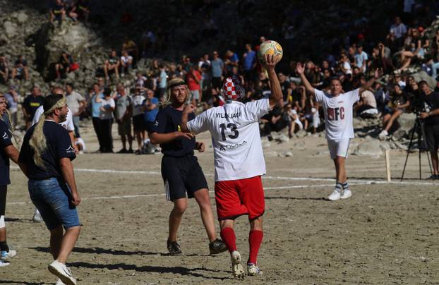 ARHIVA: Utakmica na dnu isušenog Modrog jezera koje danas doseže rekordan vodostaj
