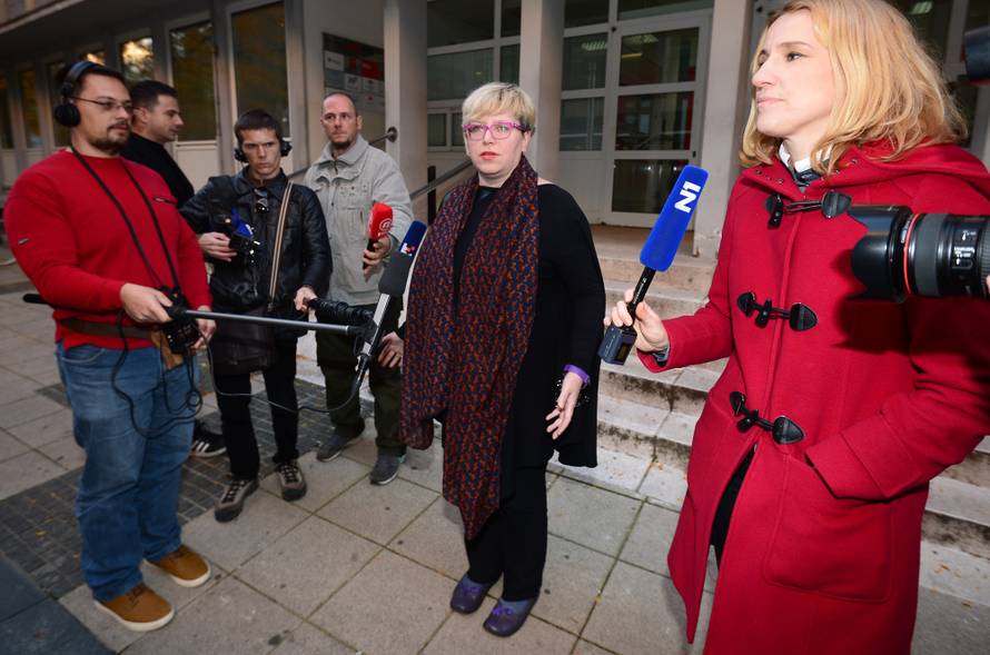 Leaković predala potpise: SDP treba mijenjati politiku, ne ime